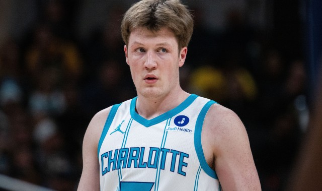 世界杯官方正版软件下载-看下半场咋样！4号秀克尼佩尔半场6中2&amp;三分4中2拿到9分3板